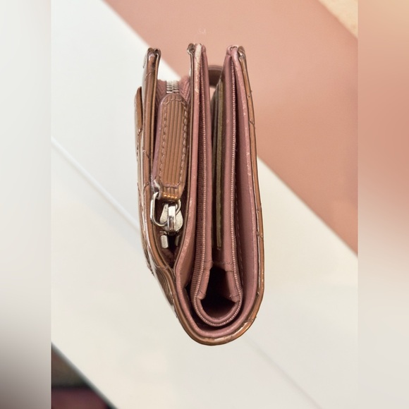 RARE Chanel Patent Leather Wallet - Picture 3 of 10